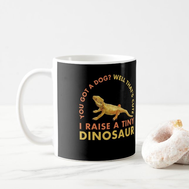Ich hebe eine winzige Dinosaurier-Lizard Reptilien Kaffeetasse (Mit Donut)