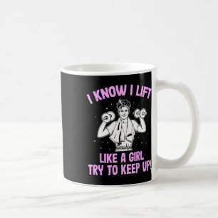 Ich hebe wie eine Weisheitsfrau eines Mädchens Kaffeetasse