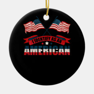 Ich identifiziere mich als amerikanische Politik o Keramik Ornament