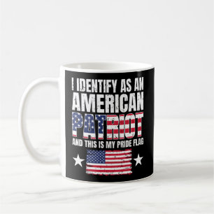 Ich identifiziere mich als amerikanischer Patriot  Kaffeetasse