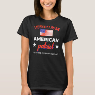 Ich identifiziere mich als amerikanischer Patriot  T-Shirt