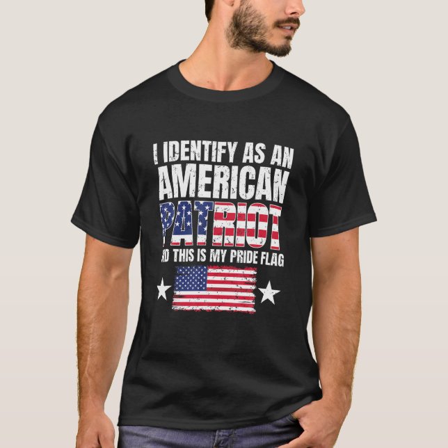 Ich identifiziere mich als amerikanischer Patriot  T-Shirt (Vorderseite)