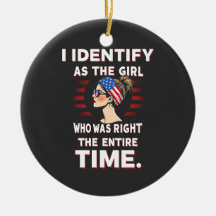 Ich identifiziere mich als Mädchen, das die ganze  Keramik Ornament