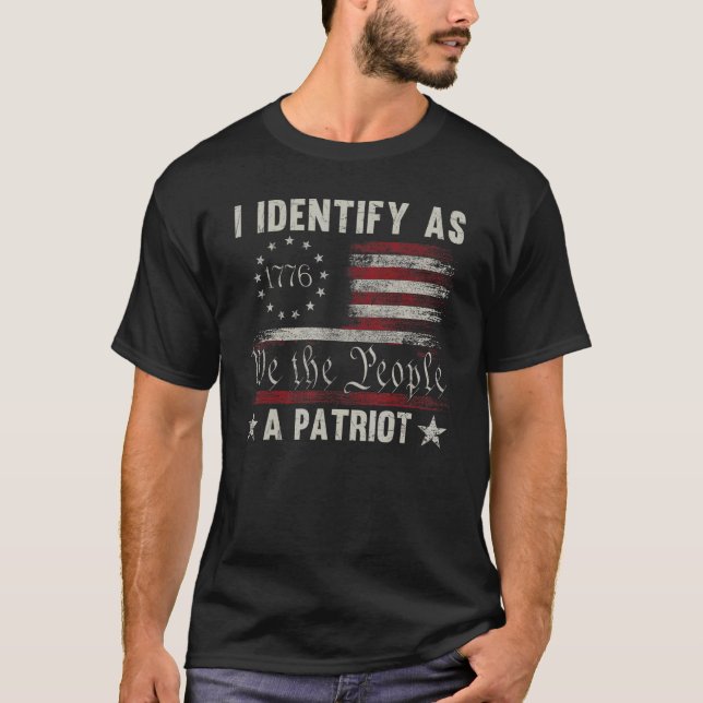 Ich identifiziere mich als Patriot American Flag P T-Shirt (Vorderseite)