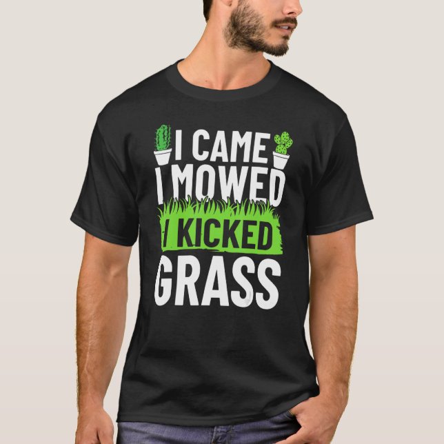 Ich kam, ich mochte, ich kickte Grassgarten Garten T-Shirt (Vorderseite)