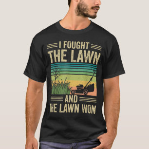 Ich kämpfte gegen den Rasen und der Rasen gewann l T-Shirt