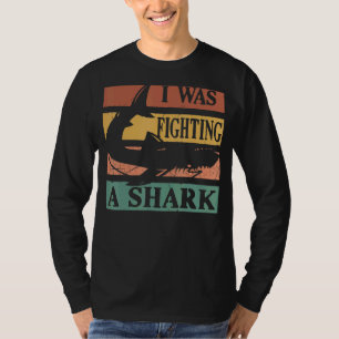 Ich kämpfte gegen eine Verletzung der Haiarm, die T-Shirt