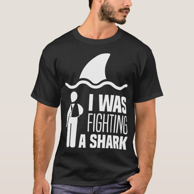 Ich kämpfte gegen eine Verletzung der Shark Arms B T-Shirt (Vorderseite)