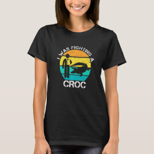 Ich kämpfte gegen einen Croc Broken Arm Verletzung T-Shirt