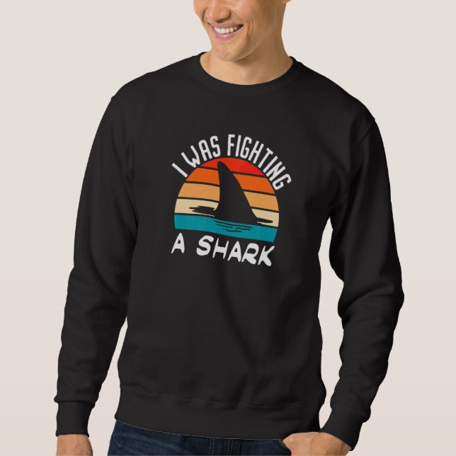 Ich kämpfte mit einem Hai  Knochenbrüche  2 Sweatshirt (Vorderseite)
