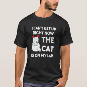 ich kann nicht aufstehen, die Katze sitzt auf mein T-Shirt