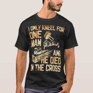 Ich kenne nur einen Mann, und er stirbt am Kreuz T-Shirt
