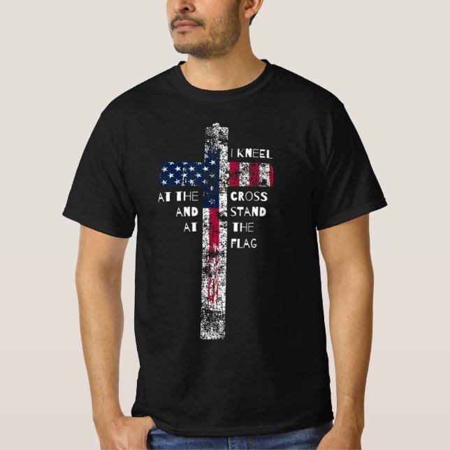 Ich knie am Kreuz und stehe an der Fahne Men Wom T-Shirt (Vorderseite)