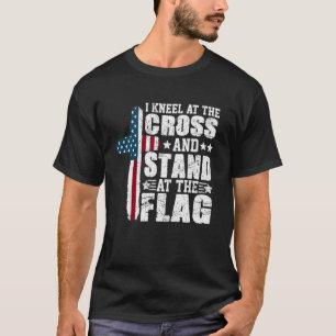Ich knie am Kreuz und stehe an der Fahne T-Shirt