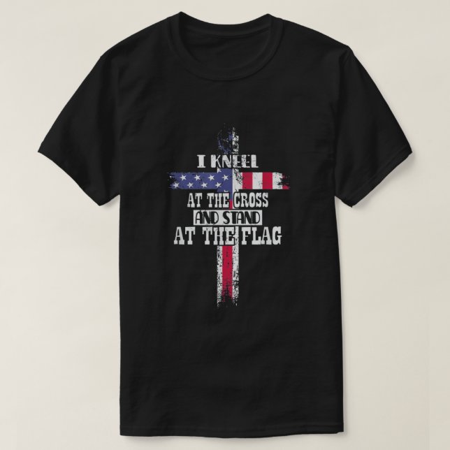 Ich knie am Kreuz und stehe an der Flagge T-Shirt (Design vorne)