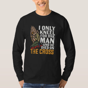 Ich knie nur für einen Mann und er starb am Kreuz T-Shirt