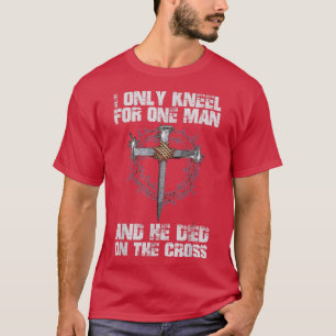 Ich knie nur vor einem Mann und er starb am Kreuz T-Shirt