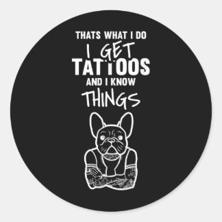 Ich kriege Tattoos und weiß Dinge - Hund Bulldog T Runder Aufkleber