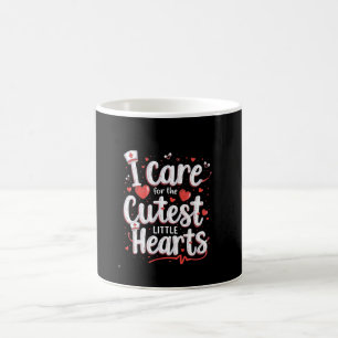 Ich kümmere mich um die süßesten kleinen Herzen Ki Kaffeetasse