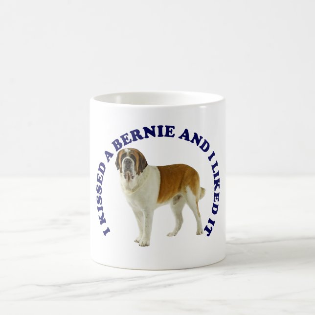 Ich küsste einen St. Bernhard Kaffeetasse (Mittel)