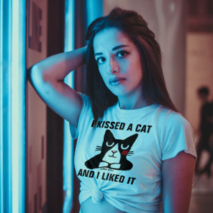 ICH KÜSTE EINE KATZE UND ICH MAG ES T - Shirt
