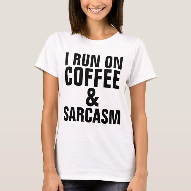 ICH LAGE AUF KAFFEE & SARCASM Funny T - Shirt (Vorderseite)