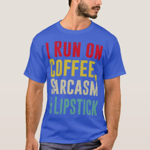 Ich laufe auf COFFEE SARCASM und Lipstick Funny T-Shirt