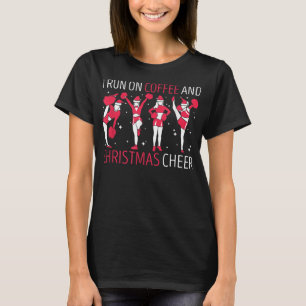 Ich laufe auf Kaffee und Weihnachts-Cheerleade T-Shirt