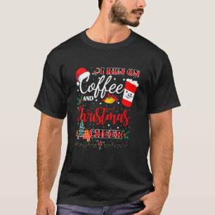 Ich laufe auf Kaffee und Weihnachts-Chef Funny Wei T-Shirt