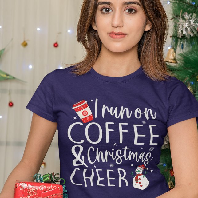 Ich laufe auf Kaffee und Weihnachts-Chef T-Shirt (Von Creator hochgeladen)