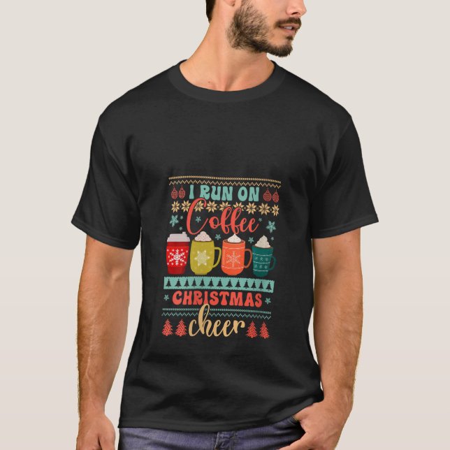 Ich laufe auf Kaffee und Weihnachts-Chef Ugly Fest T-Shirt (Vorderseite)