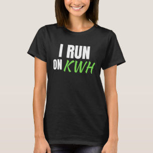 Ich laufe auf KWH, E-Auto elektrisch angetriebenes T-Shirt