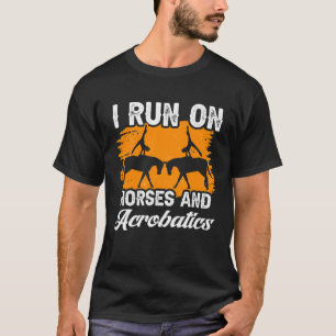 Ich laufe auf Pferden und Akrobatik-Gewölbeklappen T-Shirt