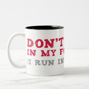 Ich laufe in Wände Zweifarbige Tasse