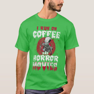 Ich laufe mit Kaffee und Horrorfilmen Freund Freun T-Shirt