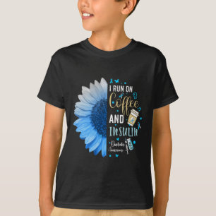 Ich laufe mit Kaffee und Insulin Geschenk für Diab T-Shirt