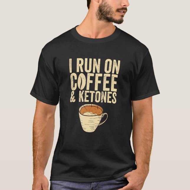 Ich laufe mit Kaffee und Ketonen-Kaffee T-Shirt (Vorderseite)