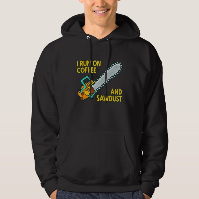 Ich laufe mit Kaffee und Sägemehl-Logger-Arborist- Hoodie (Vorderseite)