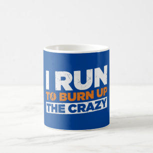 Ich laufe, um den verrückten lustigen Lauf zu verb Kaffeetasse