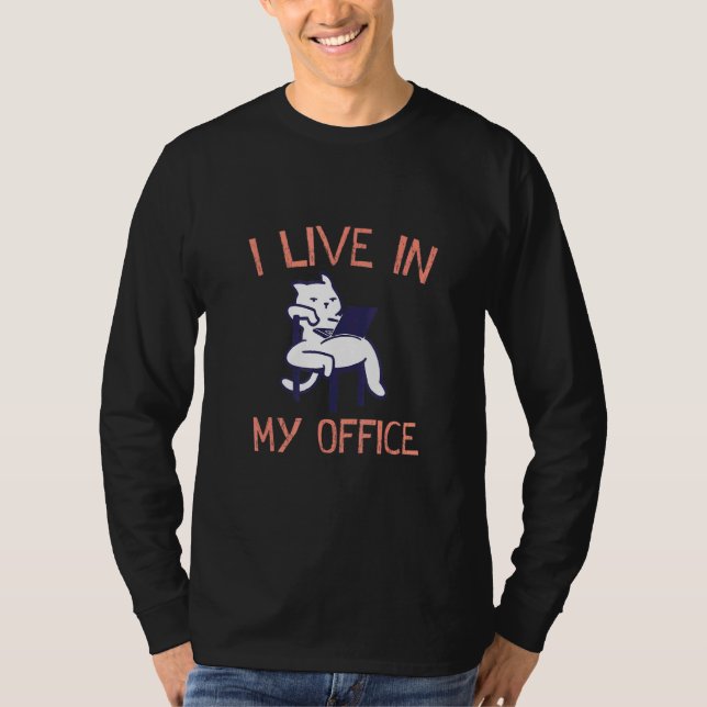 Ich lebe in meinem Büro von Zuhause Employee with  T-Shirt (Vorderseite)
