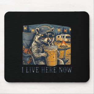 Ich lebe jetzt hier lustiger Waschbär-Camping Mousepad