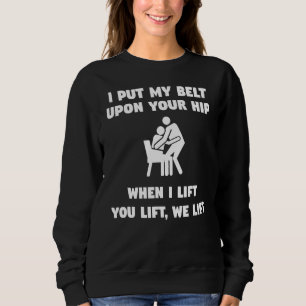 Ich lege meinen Gürtel auf deinen Angesagten, wenn Sweatshirt