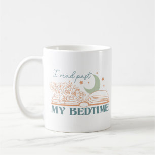 Ich lese über meine Schlafenszeit hinaus Kaffeetasse