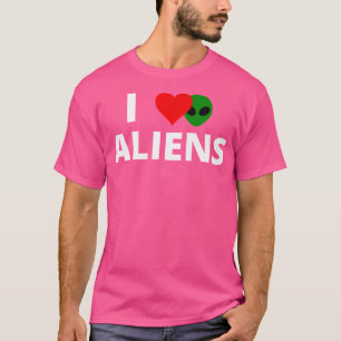 Ich liebe Aliens mit einem roten Herzen und einem  T-Shirt