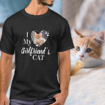 Ich Liebe Cat Custom Foto T - Shirt meiner Freundi<br><div class="desc">Wen Liebe du wirklich? Deine Freundin oder ihre Katze! Geben Sie Ihrem Freund diesen Valentinstag das perfekte Geschenk mit diesem lustigen Katzenliebhaber-Shirt! Ein Muss für jeden Katzenliebhaber, Katze Mama und Katzenpapa ! Eine lustige Drehung auf meiner Liebe My Girlfriend, dieses Shirt Zitat "I Liebe My Girlfriend's Cat" ... Personalisieren Sie...</div>