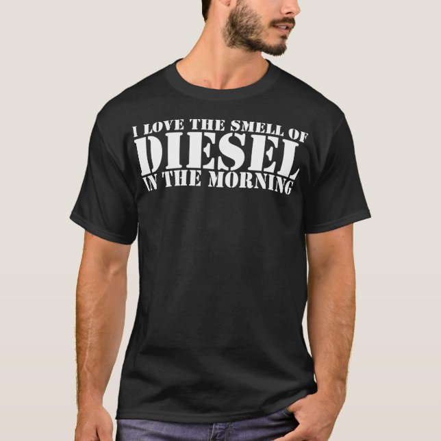 Ich Liebe den Duft von Diesel im Morgenhemd T-Shirt (Vorderseite)