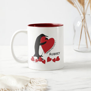 Ich liebe dich mehr! Süßer Pinguin und rotes Herz Zweifarbige Tasse