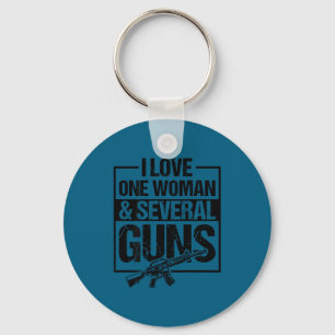 Ich liebe eine Frau mehrere Waffen lustiger Waffen Schlüsselanhänger