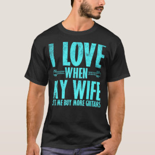 Ich liebe es, wenn meine Frau mich mehr Gitarren k T-Shirt
