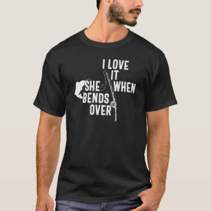 Ich liebe es, wenn sie sich beim Angeln und Fische T-Shirt